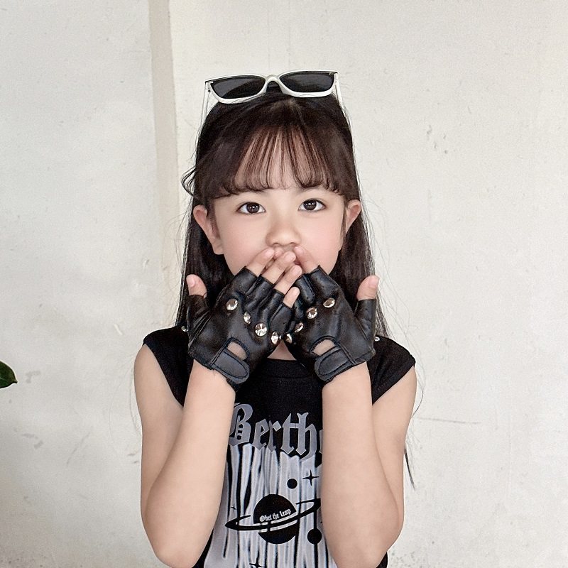 儿童皮革手套小孩幼儿男女童半指露指舞台表演出铆钉街舞短款手套