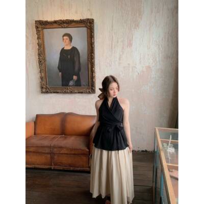 Herwear 微胖mm 极简基因 黑色挂颈绑带上衣女春夏高级感显瘦上衣
