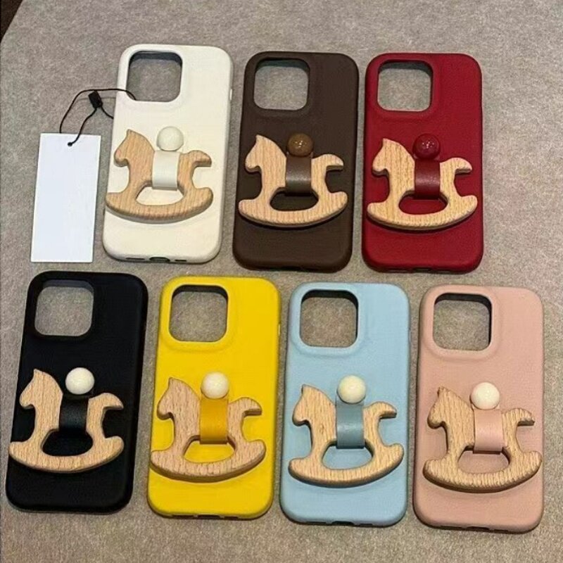 立体木马指环扣iPhone17ProMax皮革纹手机壳13/14plus情侣款16/15Pro带支架7/8p不撞款11/12p防摔x/xs保护套