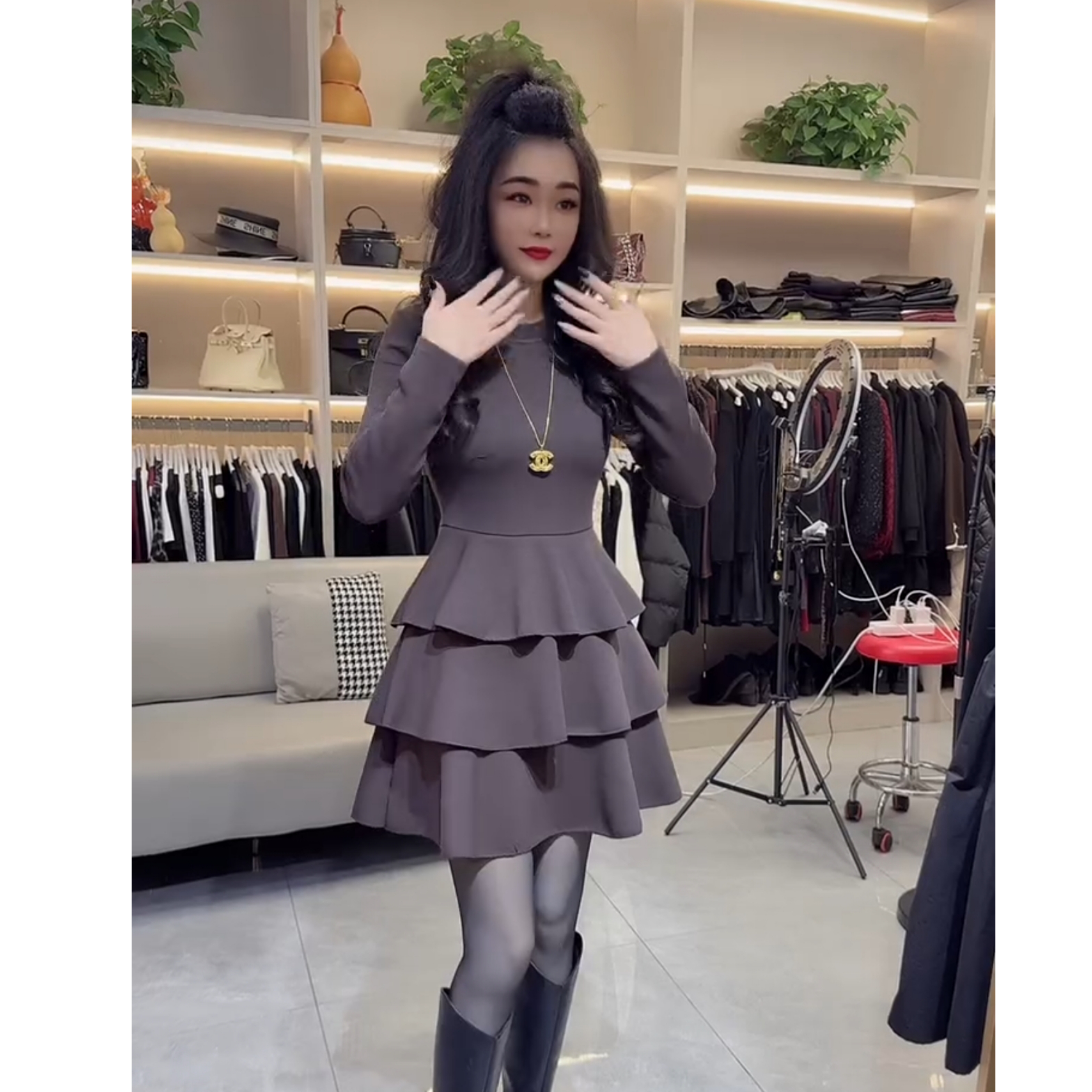 2025冬季新款加厚气质荷叶边连衣裙女显瘦修身A字裙设计感小黑裙