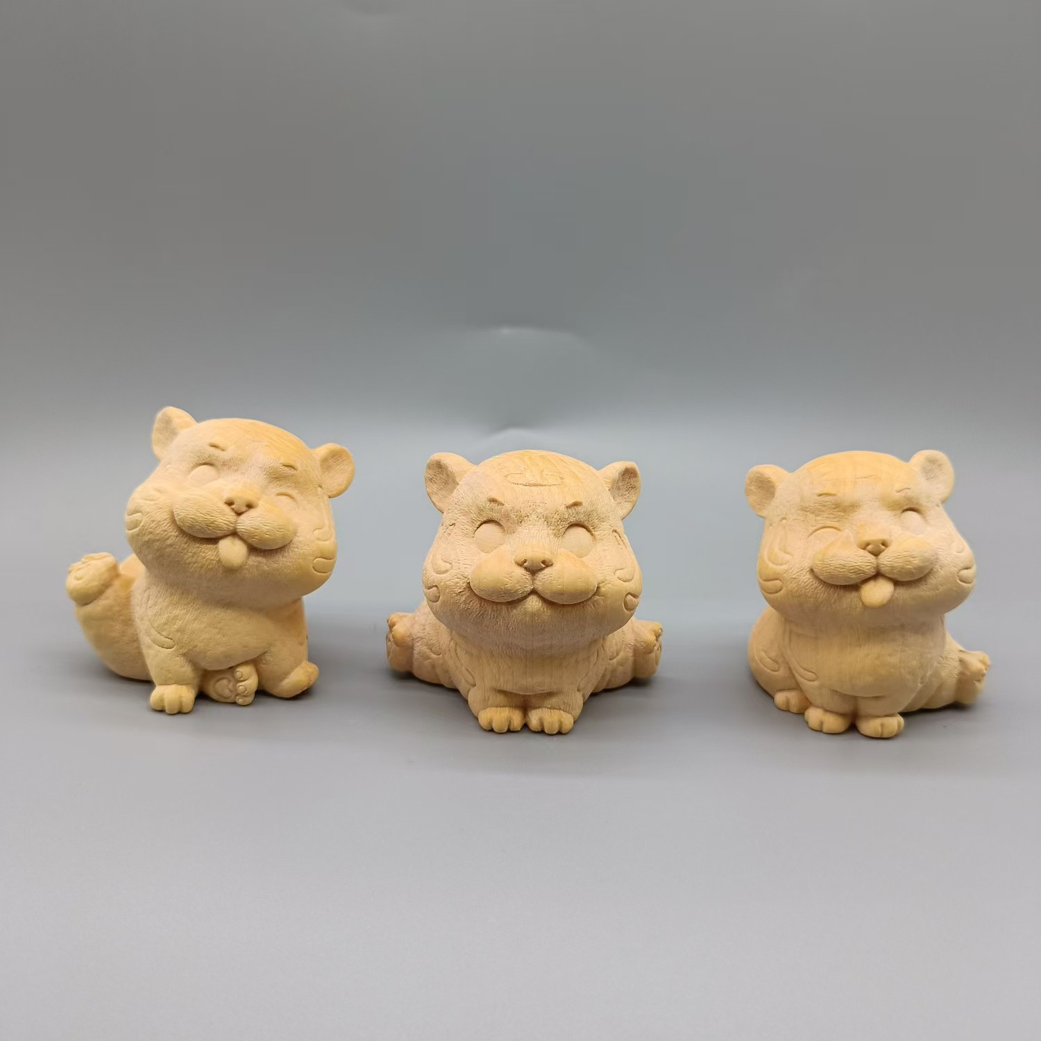 黄杨木雕刻小老虎摆件