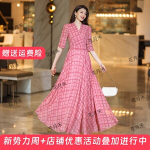 2026年春夏V领印花连衣裙收腰显瘦长裙妈妈款短款小个子沙滩裙子