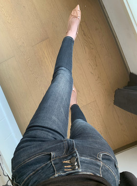 拉夏贝尔蓝灰紧身排扣小脚牛仔裤