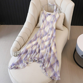 拉夏贝尔2026新款 不规则紫色吊带连衣裙女春季 拍照旅游温柔度假风