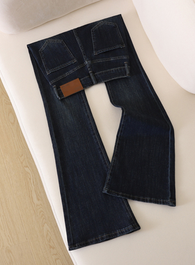 拉夏贝尔深蓝色紧身微喇牛仔裤女2026春秋新款高腰修身显瘦喇叭裤