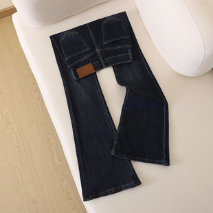 显瘦喇叭裤 高腰修身 女2026春秋新款 拉夏贝尔深蓝色紧身微喇牛仔裤