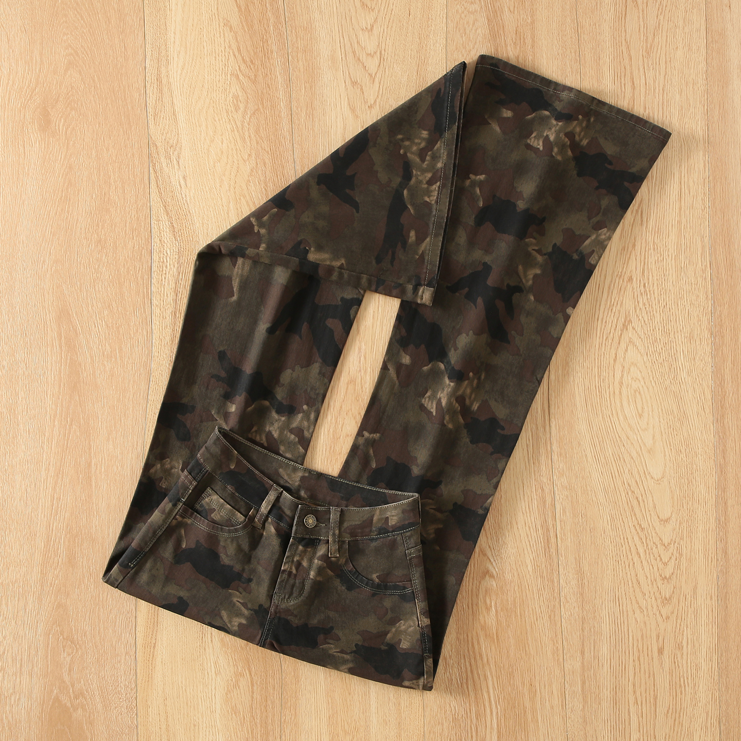 拉夏贝尔新款辣妹迷彩微喇牛仔裤女2025高腰显瘦时尚百搭喇叭裤子