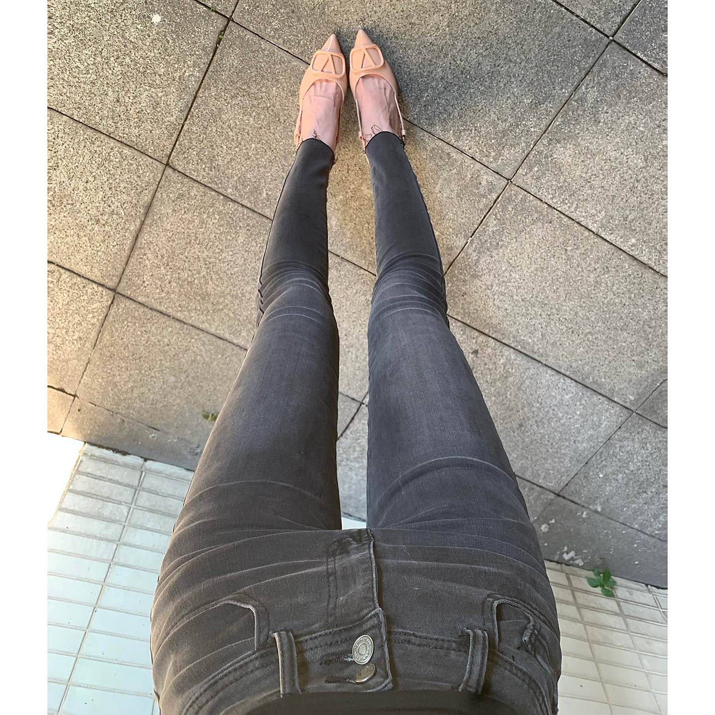 拉夏贝尔深灰高腰小脚牛仔裤女图片