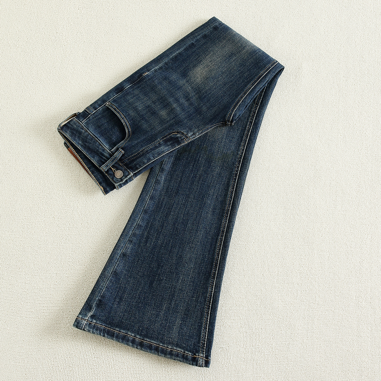 拉夏贝尔美式深蓝低腰喇叭牛仔裤