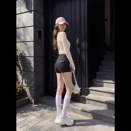 拉夏贝尔黑色修身显瘦牛仔短裤女