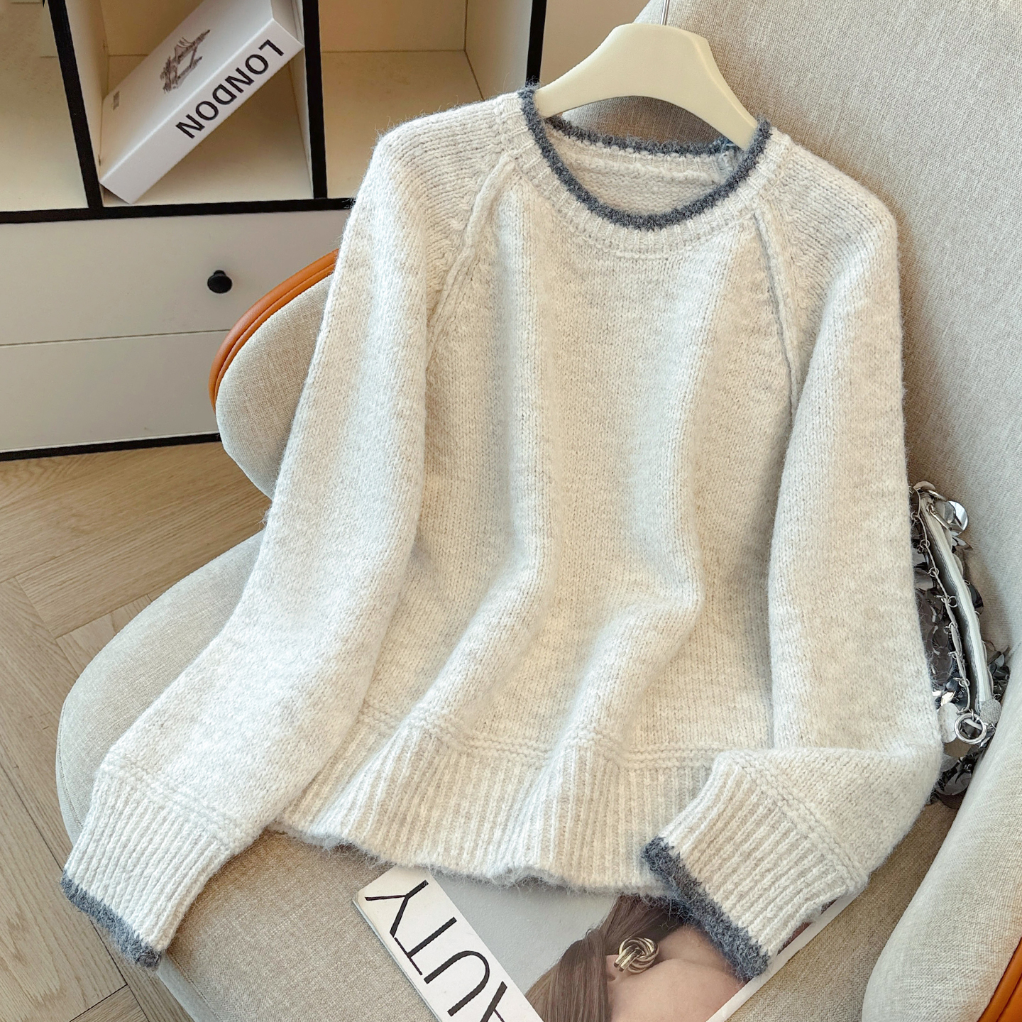 拉夏贝尔杏色圆领长袖针织毛衣女