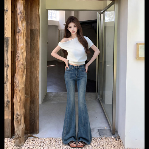 拉夏贝尔怀旧蓝微喇牛仔裤女2026