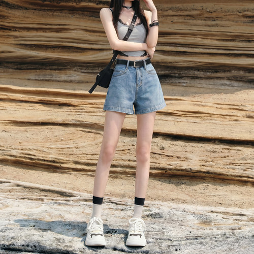 拉夏贝尔浅蓝色牛仔短裤女
