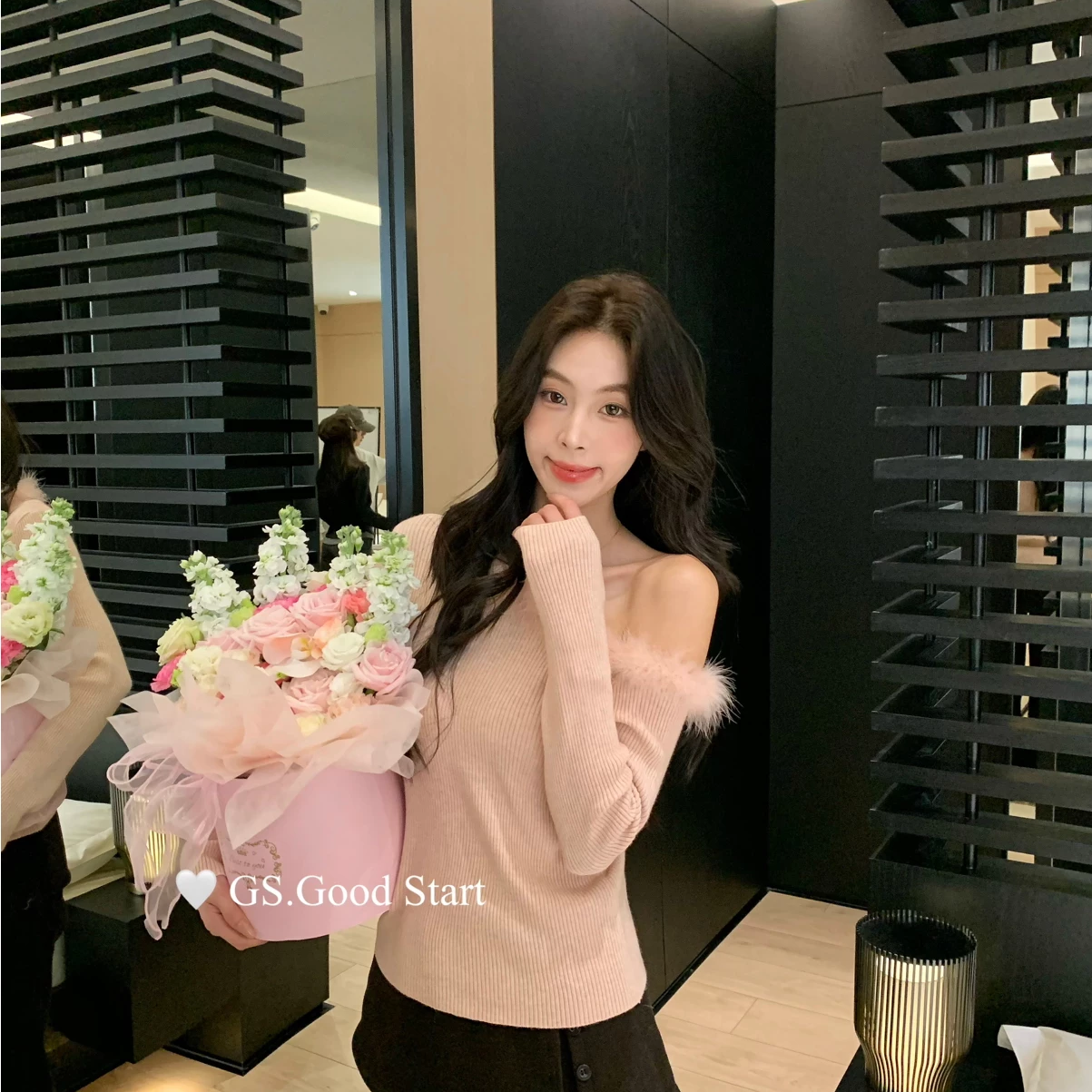 GS.GOOD START氛围十足秋冬温柔纯欲风毛领露肩针织衫