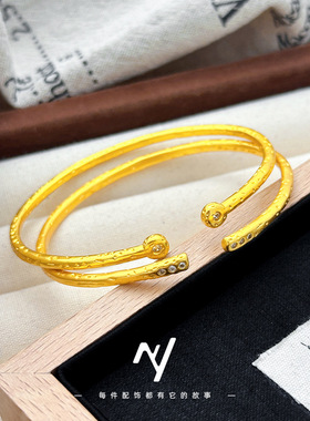 书同款叮当手镯极简主义越南沙金纯手工古法金色锤纹点钻开口手镯