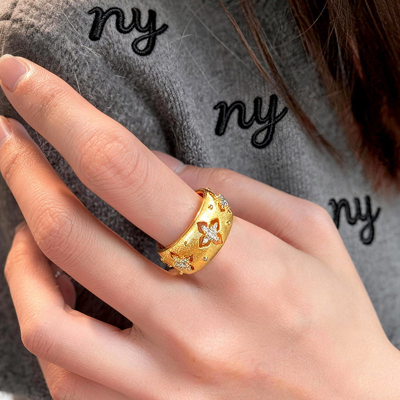 拉丝四叶草钻戒指越南沙金重工轻奢高级感拉丝仿真金四叶草指环