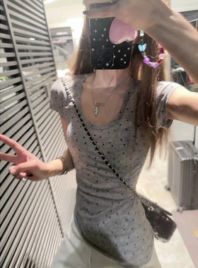 灰色u领正肩波点短袖t恤女夏季纯欲甜辣妹内搭打底衫修身短款上衣