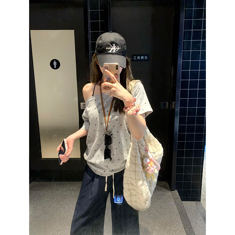 灰色斜肩短袖t恤女绝美露肩上衣