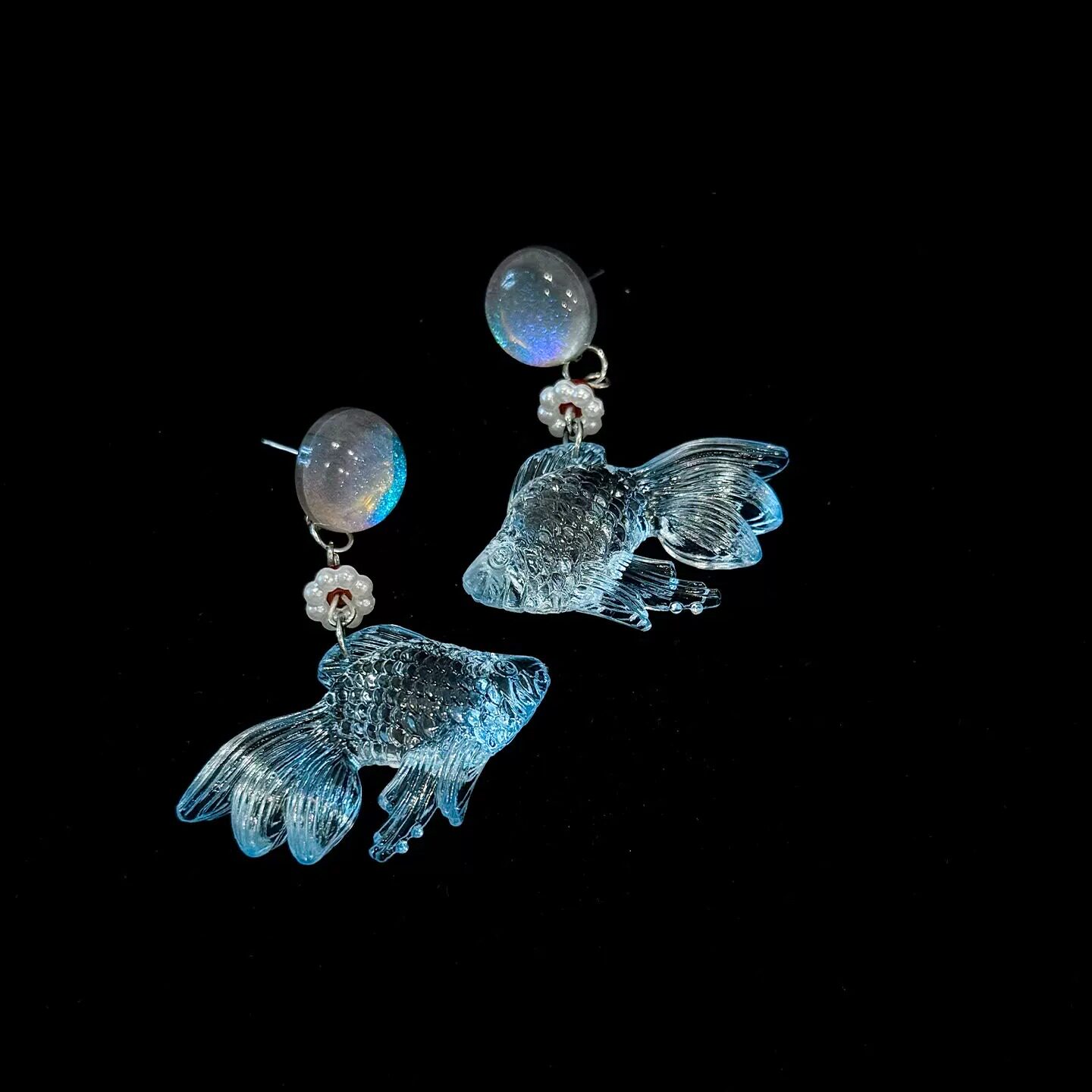 「水间星鱼」冰透蓝色锦鲤耳钉