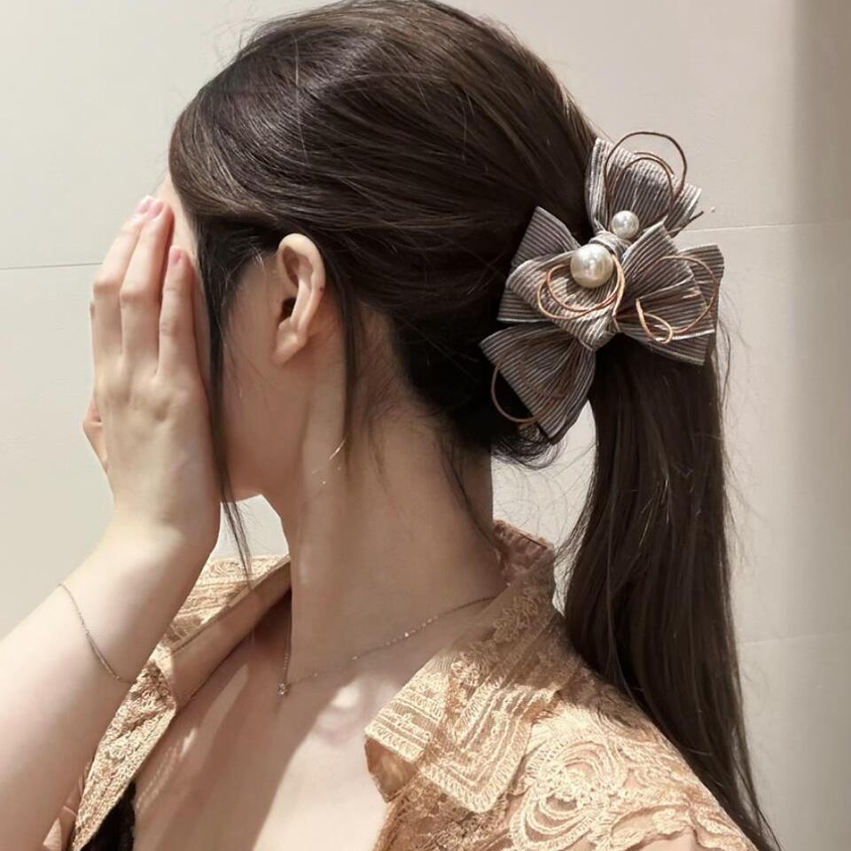 娇养贵女味!咖色蝴蝶结香蕉夹