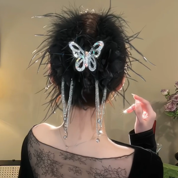 「心动降临」高贵羽毛流苏抓夹氛围感蝴蝶超大号发量多鲨鱼夹头饰