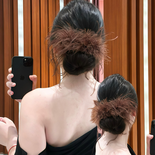 入秋必备低盘发!超简单手残党必学~超仙羽毛香蕉夹高马尾头饰