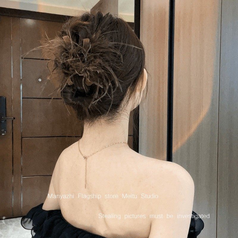 后腦勺半扎發秋冬鯊魚夾咖色羽毛