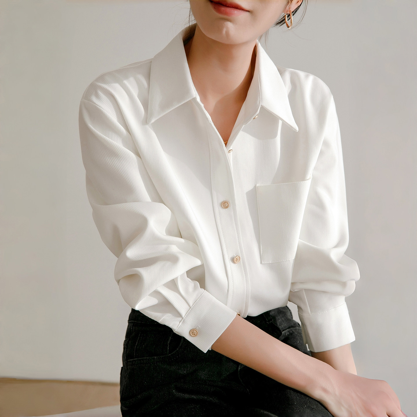 2026秋冬新款法式白色长袖衬衫女宽松叠穿加厚保暖斜纹磨毛衬衣潮,女装/女士精品,衬衫,淘宝优惠券,粉丝福利购,淘宝优惠卷