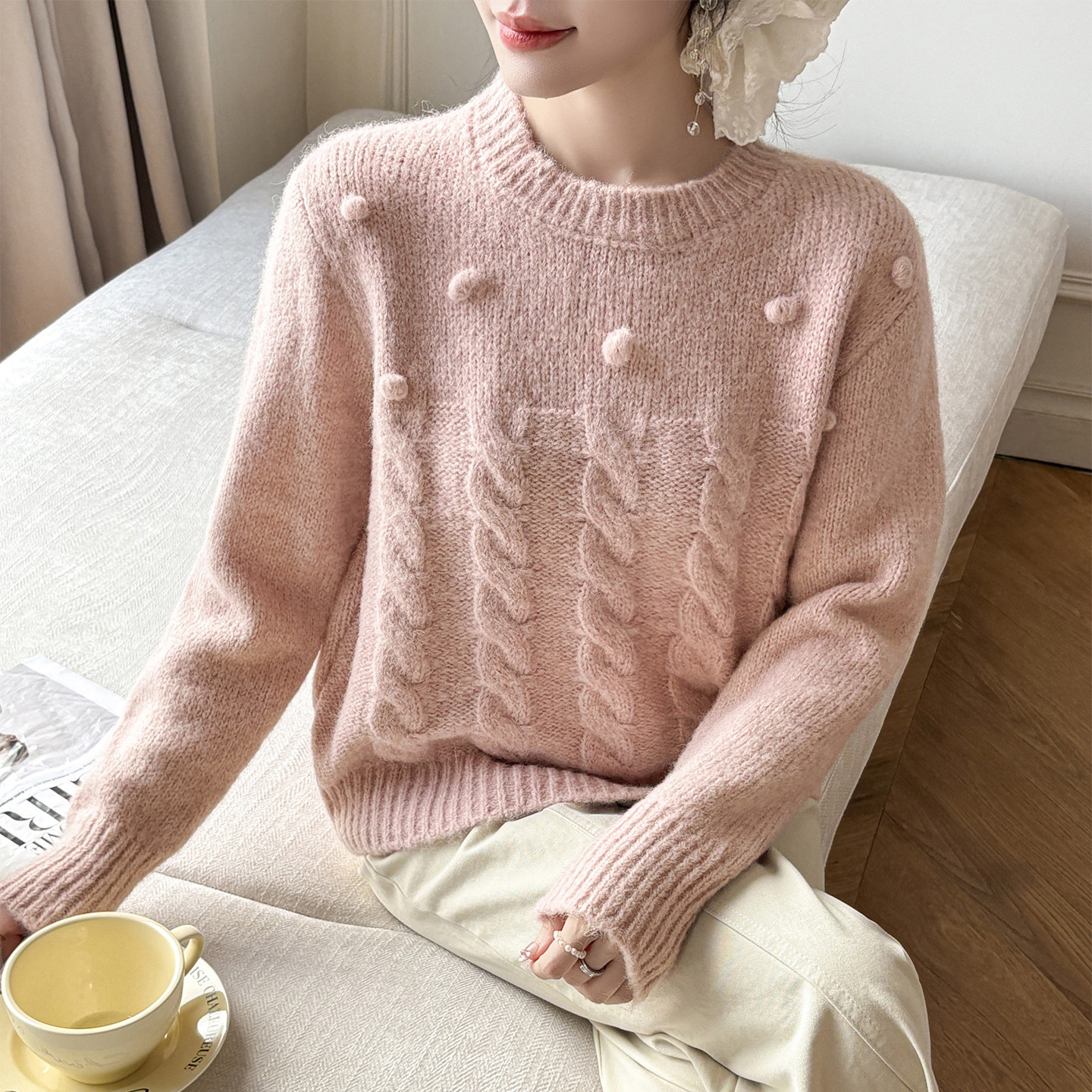 秋冬季新款设计感软糯毛球圆领毛衣加厚麻花甜美套头粉色针织衫女
