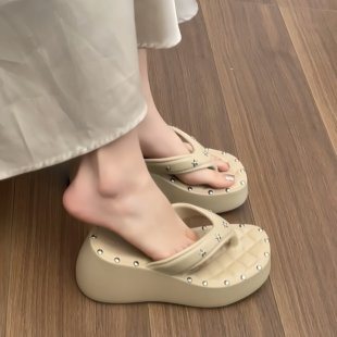 圆钉星星厚底人字拖女夏防滑坡跟增高7cm 韩版 朋克拖鞋 外穿沙滩鞋