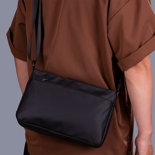 2024新款男士运动休闲单肩包小背包出行大容量斜挎包男包邮差包潮