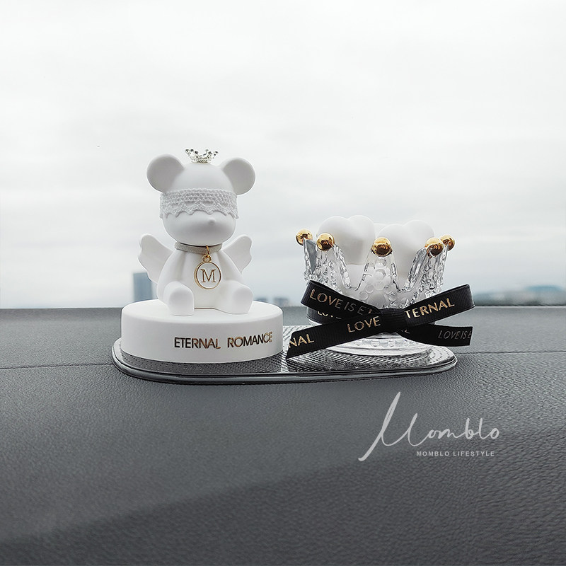 定制字母网红汽车香薰小熊皇冠中控台摆件装饰品香水扩香男女礼物