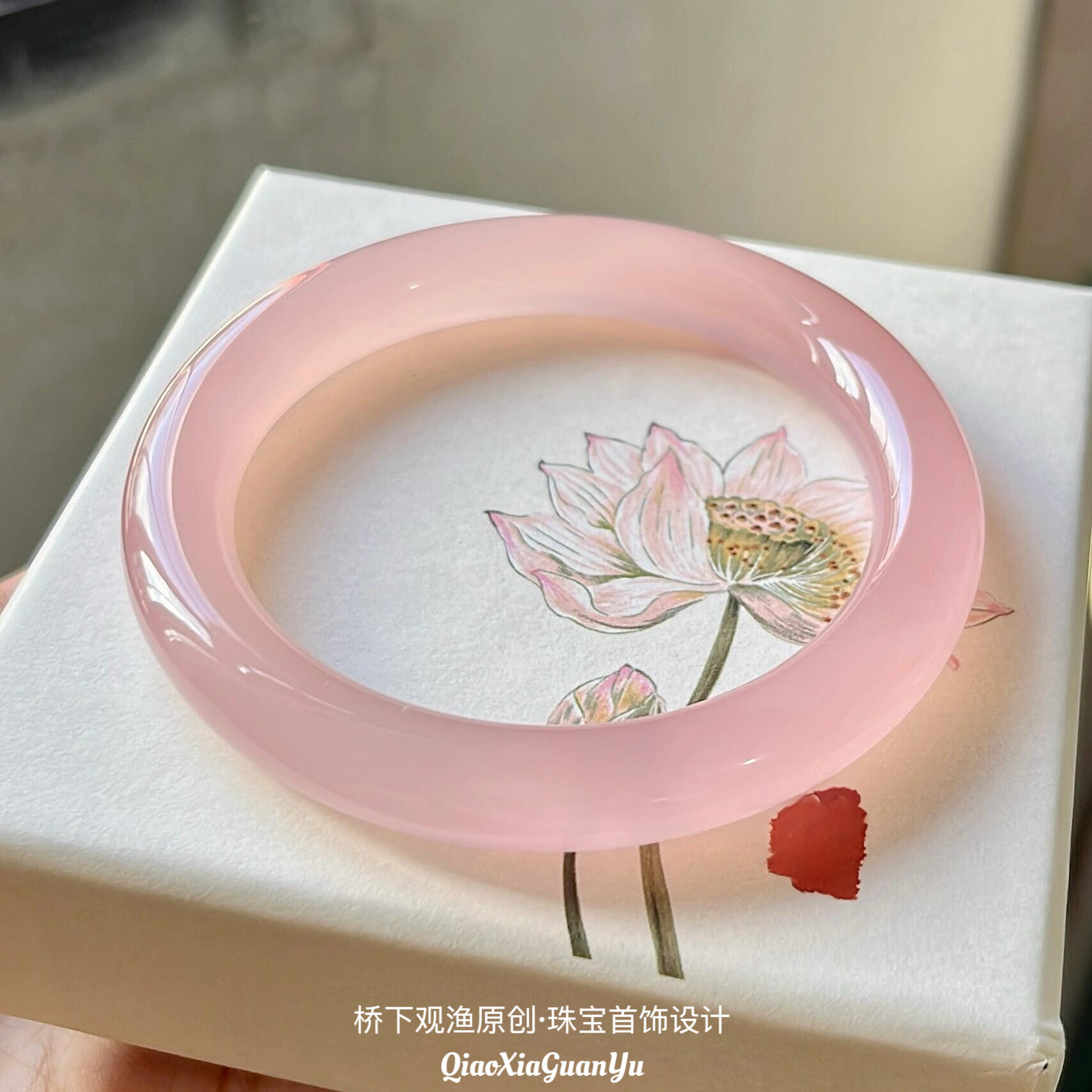 纯天然玛瑙手镯粉色玉髓手镯高冰粉圆条水晶手镯蜜桃粉玉镯翡翠色