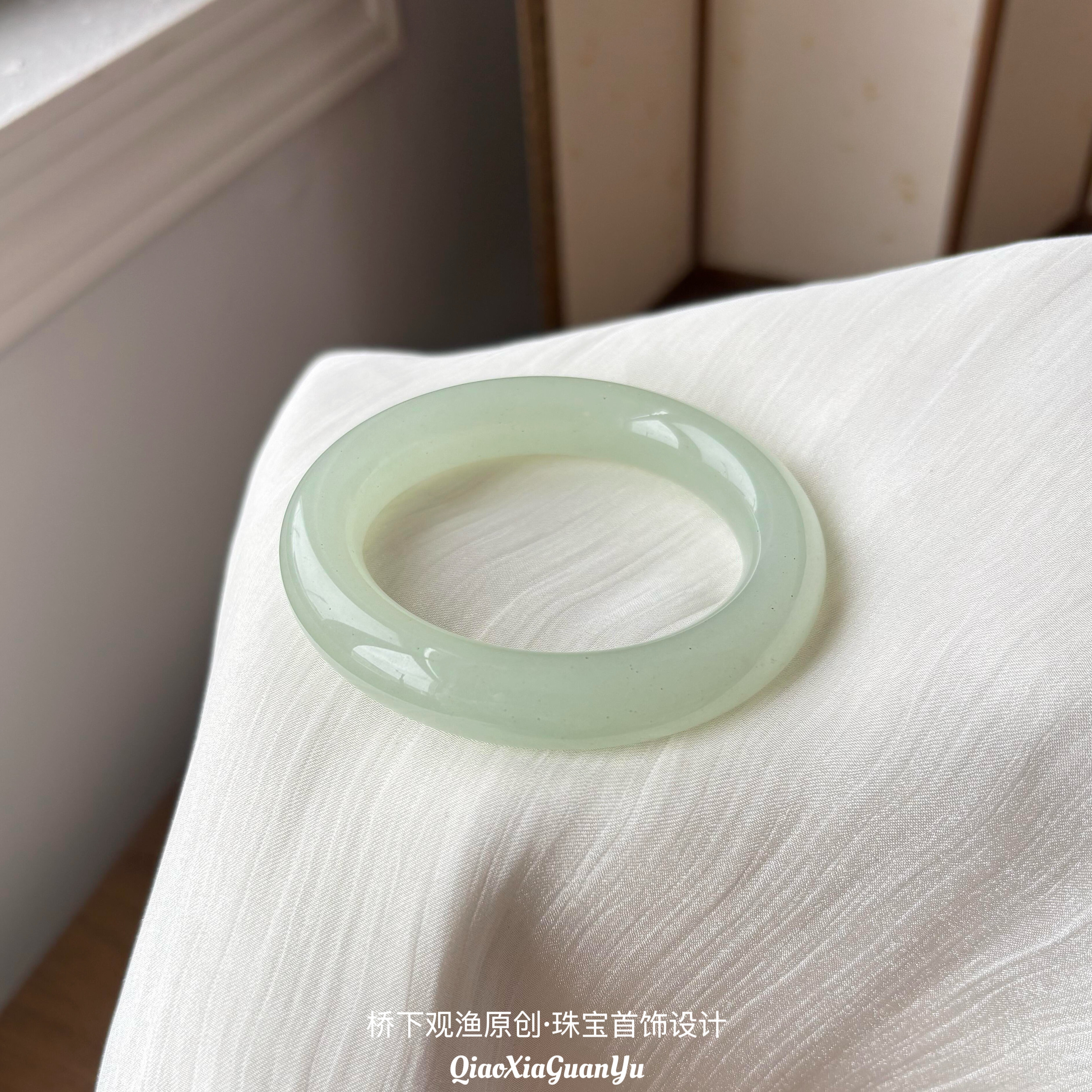 纯天然东陵玉手镯女款浅晴水玉镯绿色油青和田玉翡翠色年轻款正品