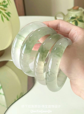 天山翠天然翡翠色飘花手镯女款冰