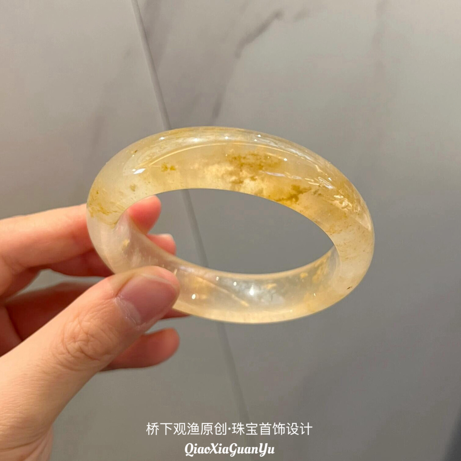 天然高冰黄飘花手镯女手镯桂花酿黄色玉手镯正圈送礼香槟金石英岩