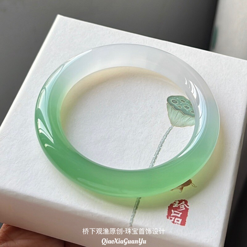 半山半水天然玛瑙玉髓手镯渐变翡翠镯子圆条玉镯新款闺蜜女友礼物