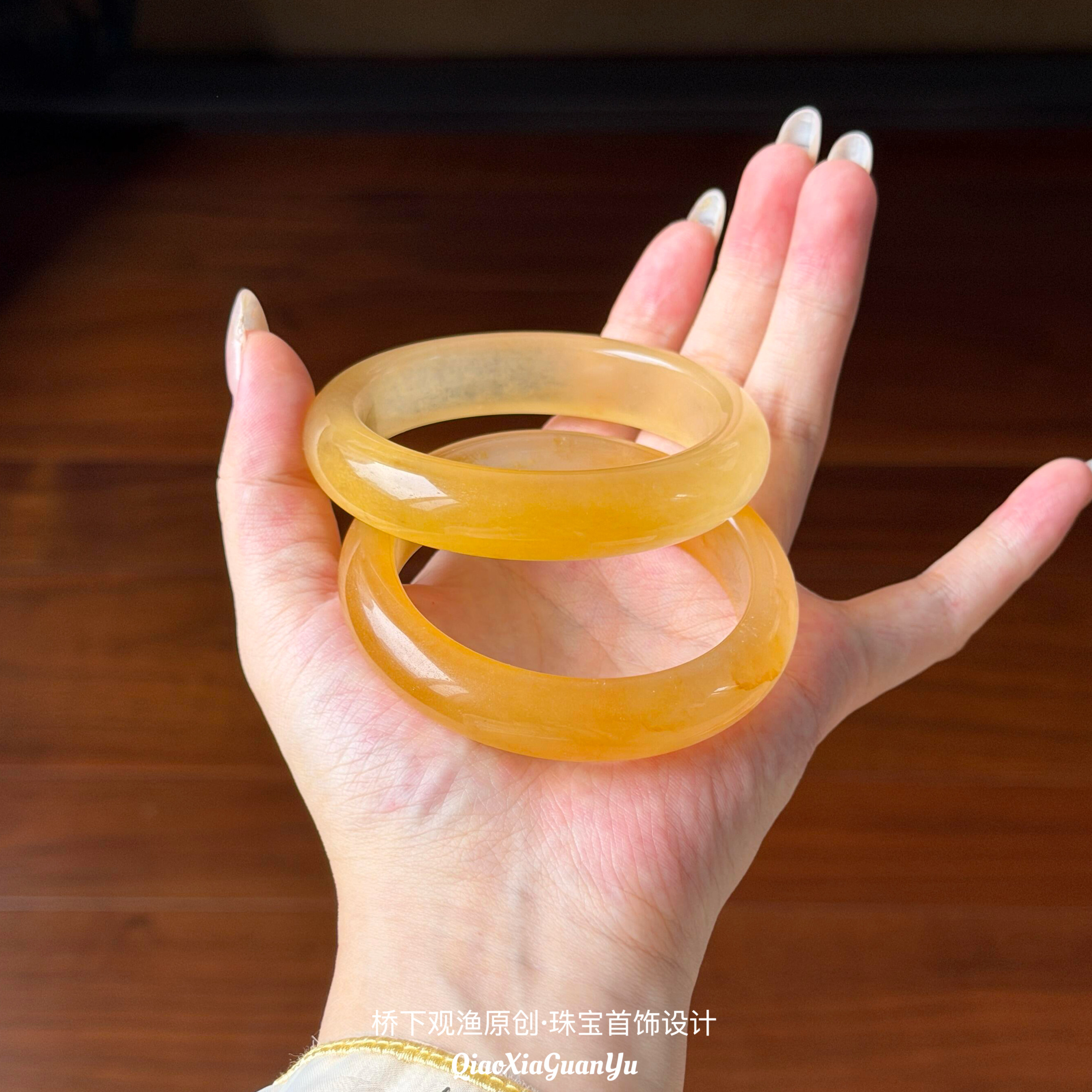 天然黄龙玉手镯女款冰种一口糖黄色玉镯高冰透年轻款翡翠平替正品
