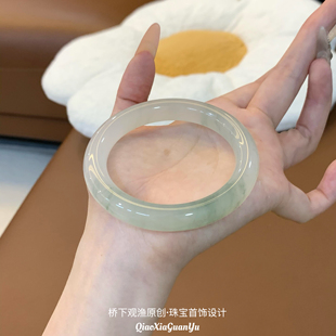 天然新疆天山翠雪翠飘花玉手镯女手镯正品玉石镯珠宝圈口圆条真玉