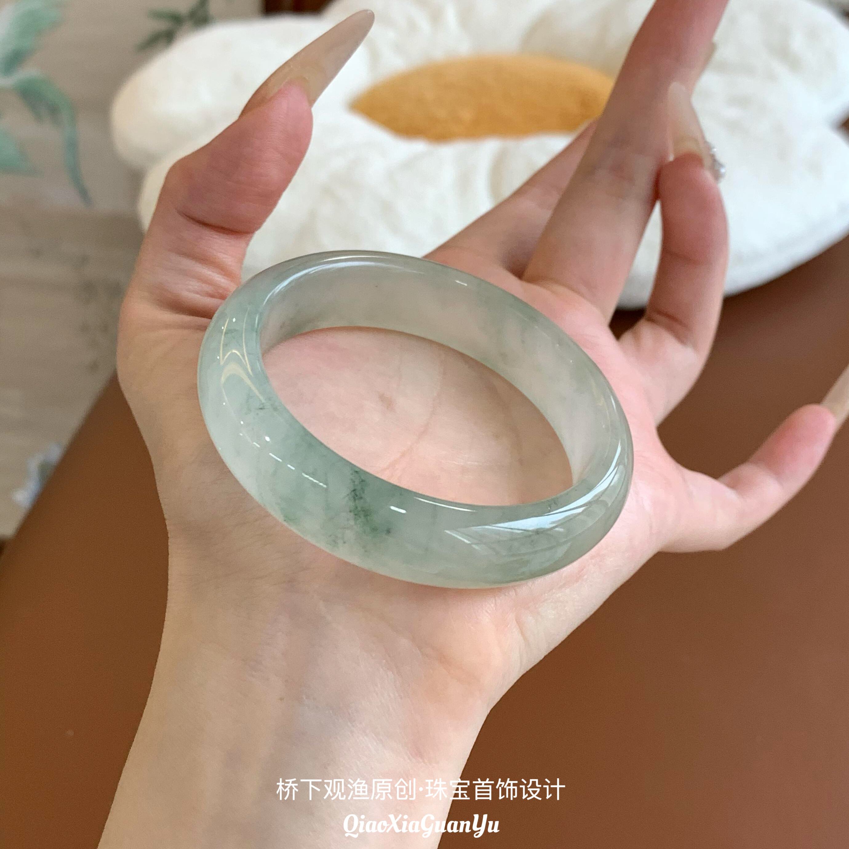 正品天然新疆天山翠飘绿半山水飘花手镯女友老婆妈妈玉镯礼物雪翠
