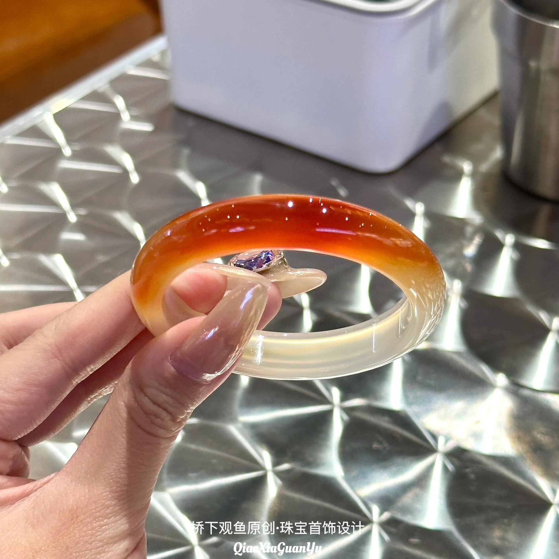 一口糖玛瑙手镯高冰种玉髓手镯女款正品马达加斯加马料香槟金送礼