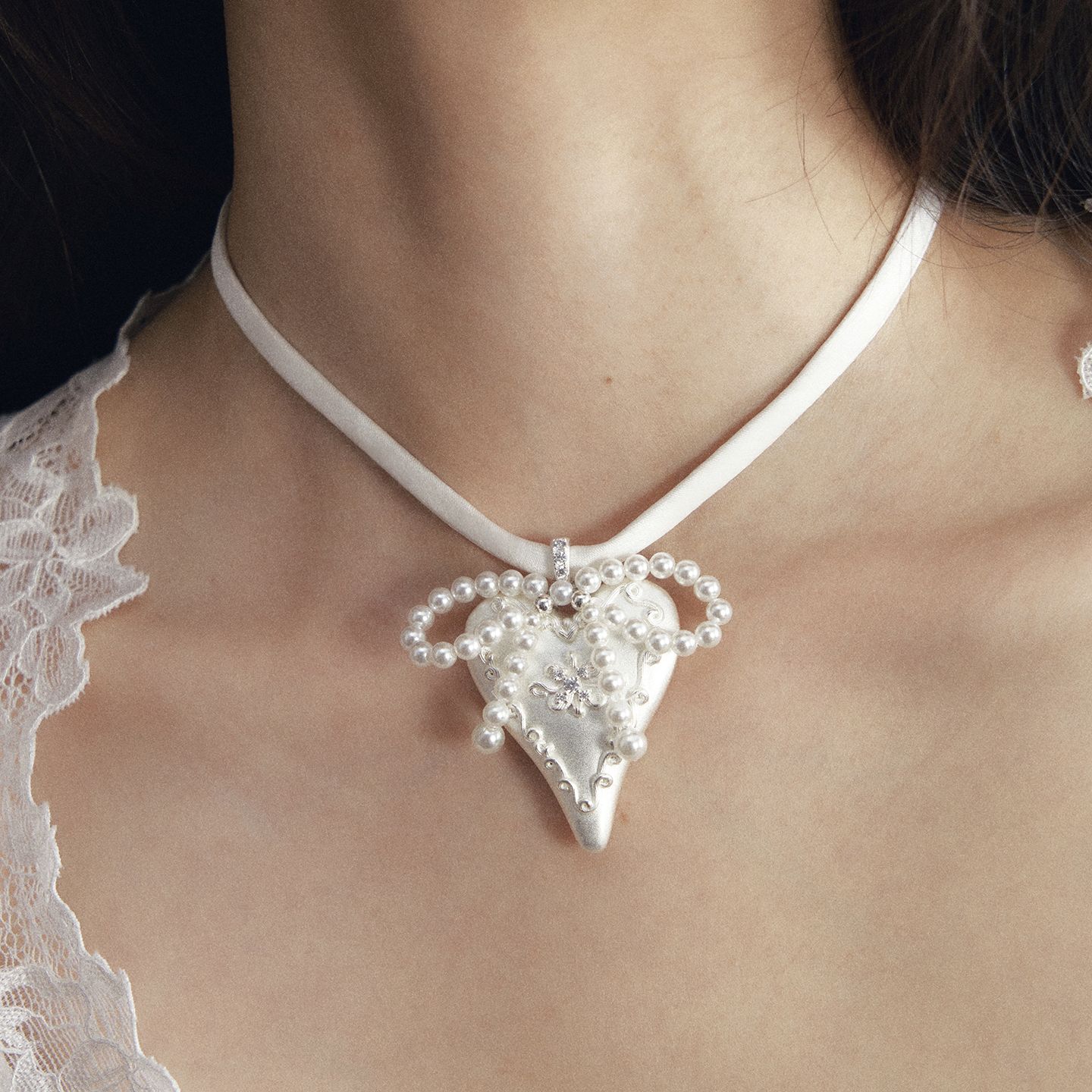 1P Jewelry 奶油浮雕爱心珍珠串珠蝴蝶结缎带项链