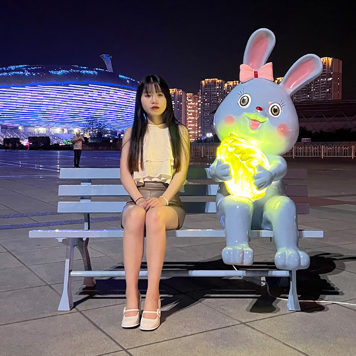 玻璃钢水果蔬菜卡通兔子托盘户外雕塑网红打卡美陈摆件落地装饰品