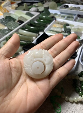 天然和田玉青海料冰白二龙戏珠扳指手把件包挂挂件毛衣链