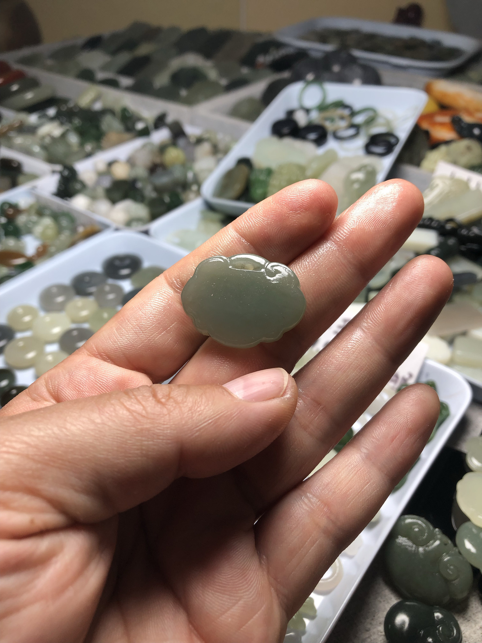 天然和田玉青海料湖水绿如意锁子吊坠挂件手机链锁骨手牌滴流包挂