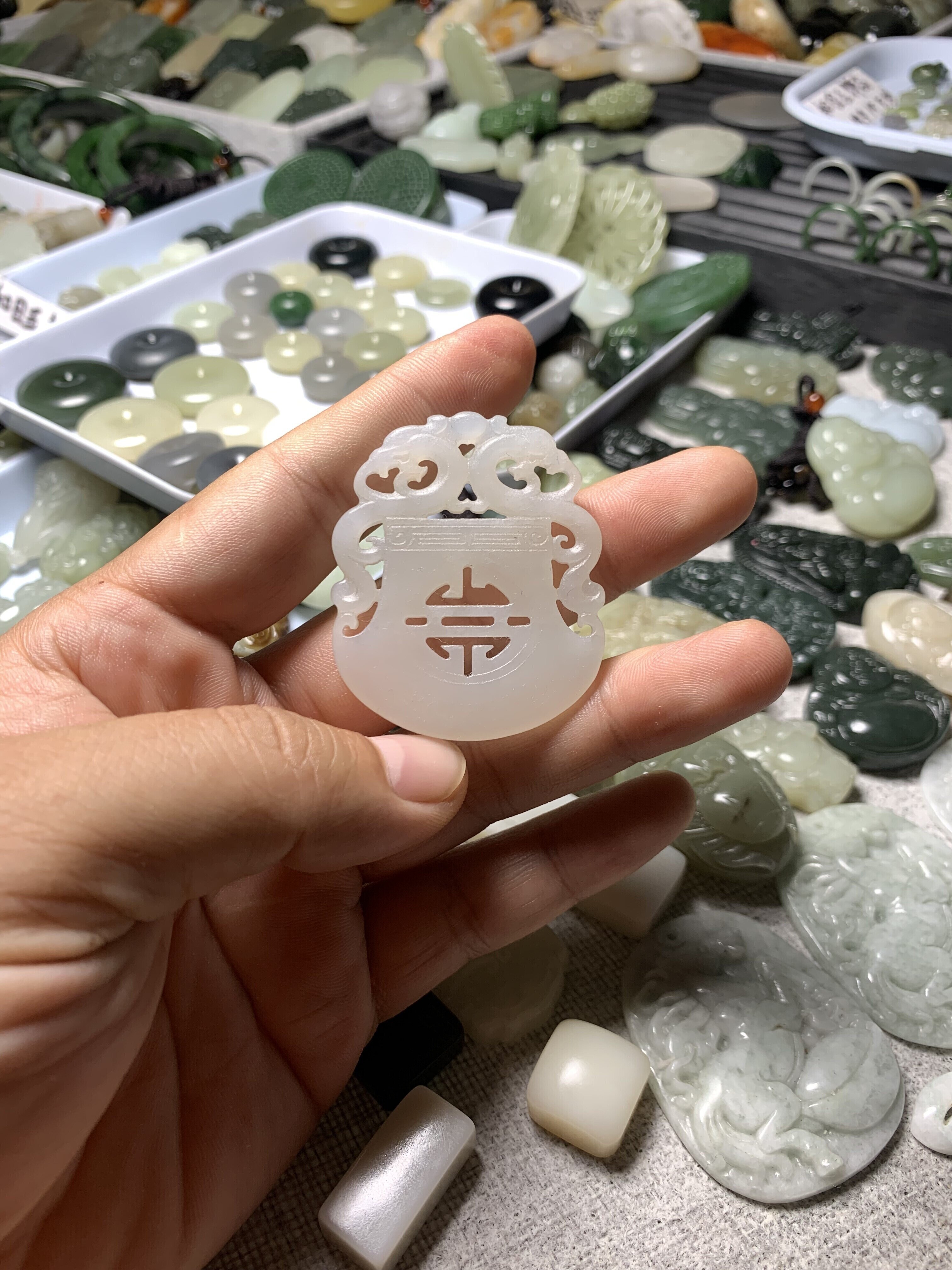 天然和田玉青海料烟紫府上有龙牌子包挂吊坠挂件毛衣链