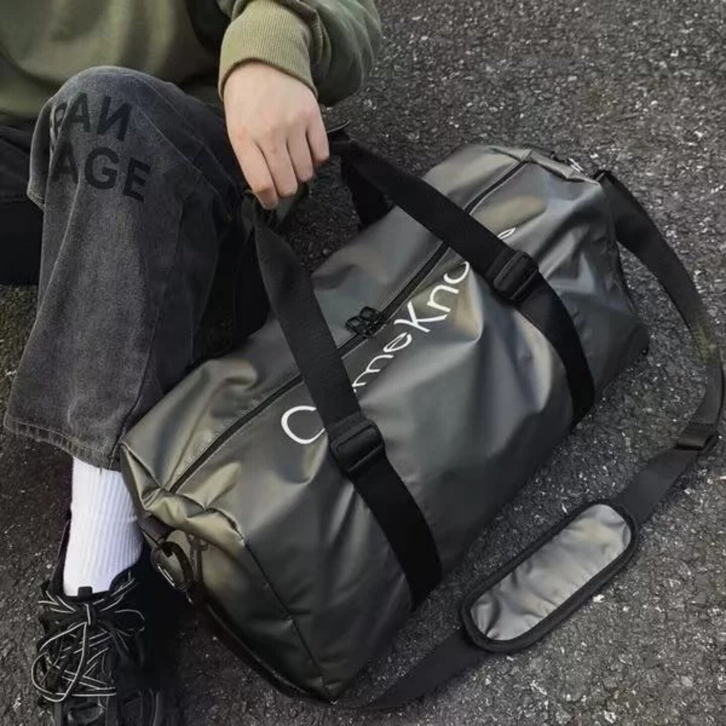 防水大容量运动风男女通用健身包图片