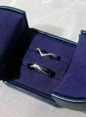 仿真钻V字形排钻戒指女款仿真钻戒时尚个性叠戴高级碎钻尾戒小指