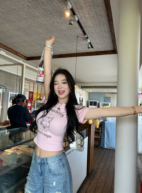 正肩圆领微胖辣妹印花短袖T恤女