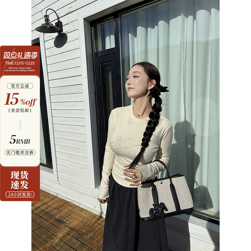 圆领烫钻修身T双面薄绒针织上衣